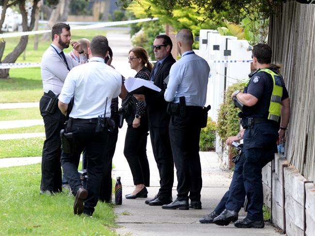 Detectives at the suspected murder-suicide in Mordialloc. Picture: Andrew Henshaw