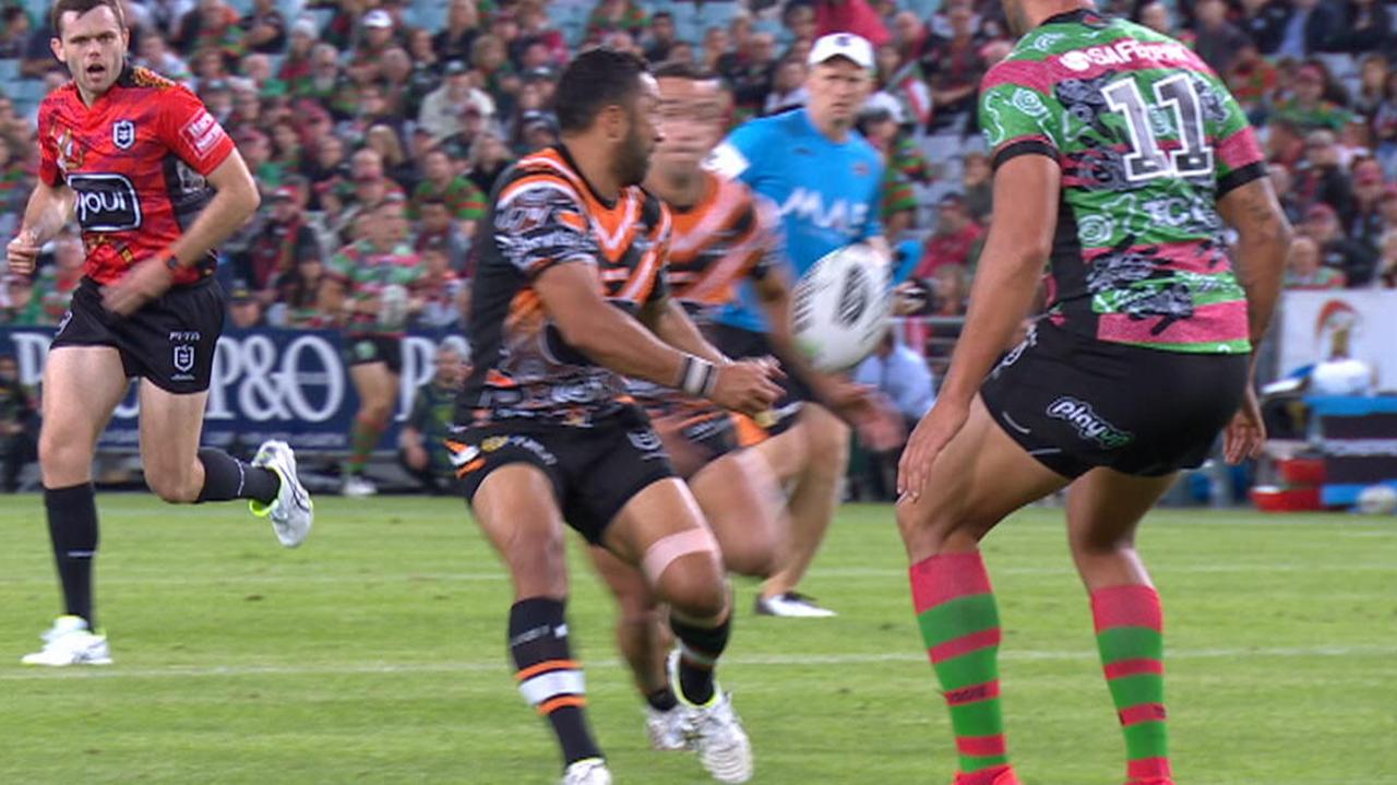 Benji Marshall produces a classy try assist for Corey Thompson.