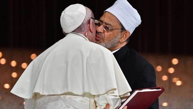 TOPSHOT - Pope Francis (L) and Egypt's Azhar Grand Imam Sheikh Ahmed al-Tayeb greet each other as they exchange documents during the Human Fraternity Meeting at the Founders Memorial in Abu Dhabi on February 4, 2019. - Pope Francis rejected "hatred and violence" in the name of God, on the first visit by the head of the Catholic church to the Muslim-majority Arabian Peninsula. (Photo by Vincenzo PINTO / AFP)