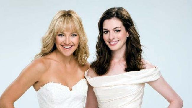 Kate Hudson and Anne Hathaway in Bride Wars.
