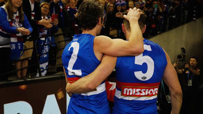 This is what you call ‘passing the torch’: Robert Murphy and Matthew Boyd after their last game for the Western Bulldogs. Picture: Getty Images