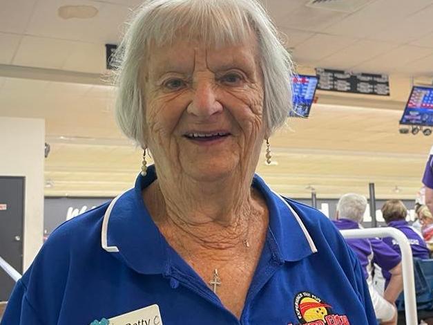 Many players were seen bowing to the Bundy Bowl ‘Queen’ Betty Culverhouse.