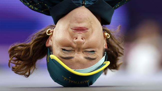 TOPSHOT - Australia's Rachael Gunn, known as Raygun competes in the Women's Breaking dance Round robin of the Paris 2024 Olympic Games at La Concorde in Paris, on August 9, 2024. (Photo by Odd ANDERSEN / AFP)