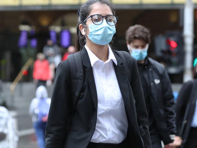 MELBOURNE, AUSTRALIA- NewsWire Photos JANUARY 4, 2021: People are again wearing masks in Melbourne CBD as the city deals with another COVID outbreak.Picture: NCA NewsWire/ David Crosling