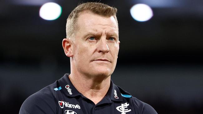 BRISBANE, AUSTRALIA - SEPTEMBER 07: Michael Voss, Senior Coach of the Blues looks on during the 2024 AFL First Elimination Final match between the Brisbane Lions and the Carlton Blues at The Gabba on September 07, 2024 in Brisbane, Australia. (Photo by Michael Willson/AFL Photos via Getty Images)