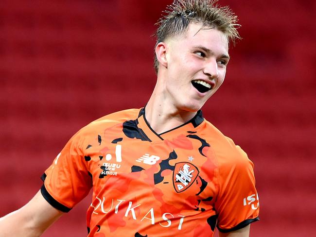 BRISBANE, AUSTRALIA - FEBRUARY 10: Thomas Waddingham of the Roar celebrates after scoring a goal during the A-League Men round 16 match between Brisbane Roar and Melbourne City at Suncorp Stadium, on February 10, 2024, in Brisbane, Australia. (Photo by Bradley Kanaris/Getty Images)