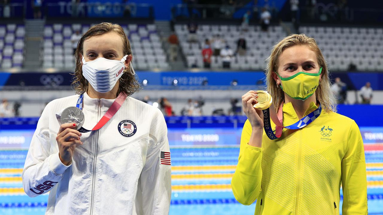 Australia's Ariarne Titmus wins gold in the Women's 400m Freestyle final and poses next to USA's Katie Ledecky at the Tokyo Aquatics Centre. Picture: Adam Head