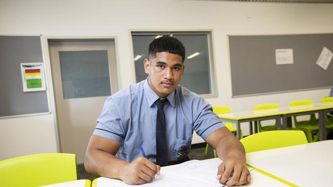 Alex Leapai in the class room at Mabel Park State High School (News Corp/Attila Csaszar)