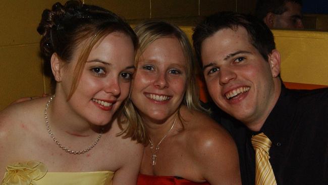 Stacey Fagg, Chrissy Holsheimer & John Brimstone at Mantaz Club & Bar Pic Bryan Lynch AD135011