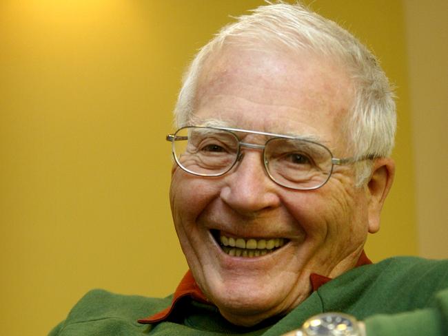 04/07/2007 NEWS: Festival of Ideas - Guest speaker Veteran scientist and inventor of Gaia Theory James Lovelock at The Hilton Hotel, Adelaide.