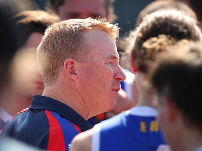 Darren Bewick addresses his group. Picture: Graham Denholm/AFL Photos/Getty Images