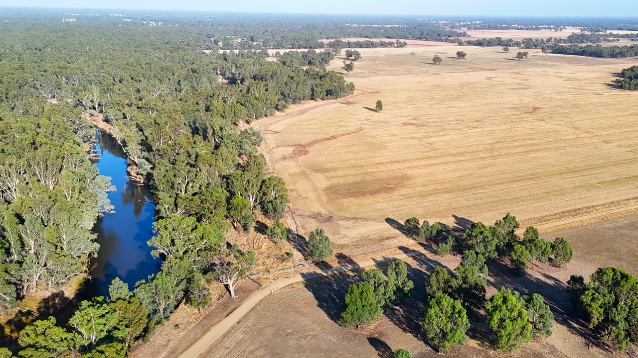A NSW Northern Rivers family have sold their 1950ha Summit Aggregation, located 40km east of Echuca at Nathalia.