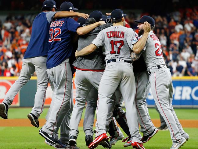 HOUSTON, TX - OCTOBER 18: The Boston Red Sox celebrate defeating the Houston Astros 4-1 in Game Five of the American League Championship Series to advance to the 2018 World Series at Minute Maid Park on October 18, 2018 in Houston, Texas.   Bob Levey/Getty Images/AFP == FOR NEWSPAPERS, INTERNET, TELCOS & TELEVISION USE ONLY ==