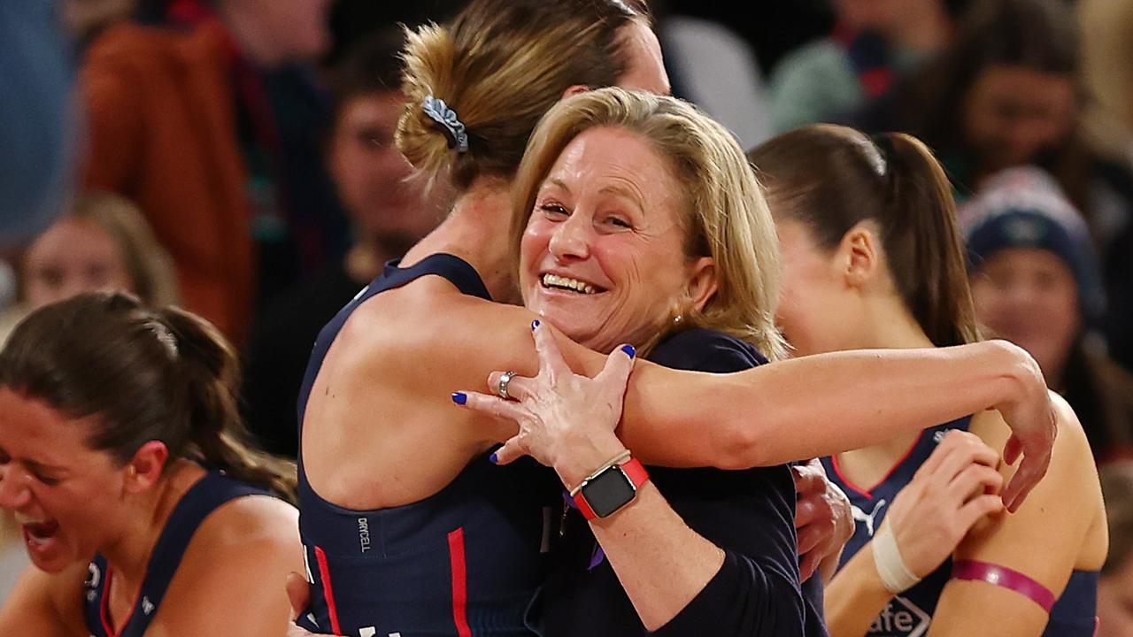 Vixens shock: Dual premiership coach to step down after 13 years