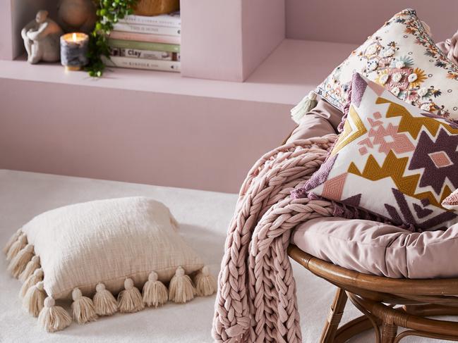 Bedlinen giant Adairs rakes in cash