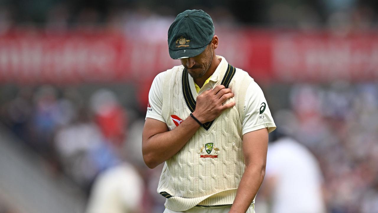 Mitchell Starc hurt his shoulder in Manchester, (Photo by Oli SCARFF / AFP) /