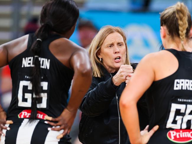 SYDNEY, AUSTRALIA - MAY 21: Nicole Richardson, Head Coach of the Magpies talks to her players during a time-out during the round 10 Super Netball match between NSW Swifts and Collingwood Magpies at Ken Rosewall Arena, on May 21, 2023, in Sydney, Australia. (Photo by Jenny Evans/Getty Images)