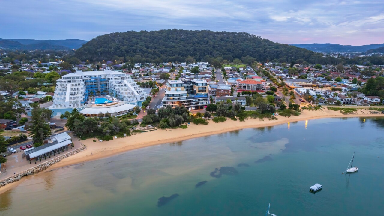 Man drowns on at Ettalong Beach on the New South Wales Central Coast