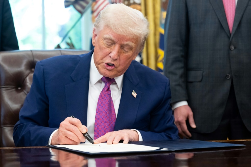 US, China agree to slash tariffs in trade war de-escalation