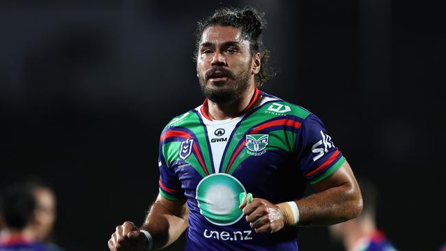 AUCKLAND, NEW ZEALAND - MARCH 08: Tohu Harris of the Warriors talks to the refereeduring the round one NRL match between New Zealand Warriors and Cronulla Sharks at Go Media Stadium Mt Smart, on March 08, 2024, in Auckland, New Zealand. (Photo by Phil Walter/Getty Images)