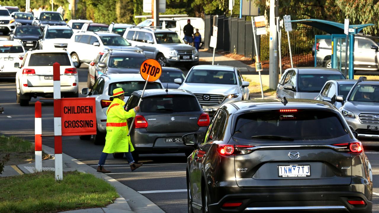 Long lines of cars are a common sight at school pick-ups, prompting calls for parents to turn off their engines to protect kids from air pollution. Picture: Stuart Milligan