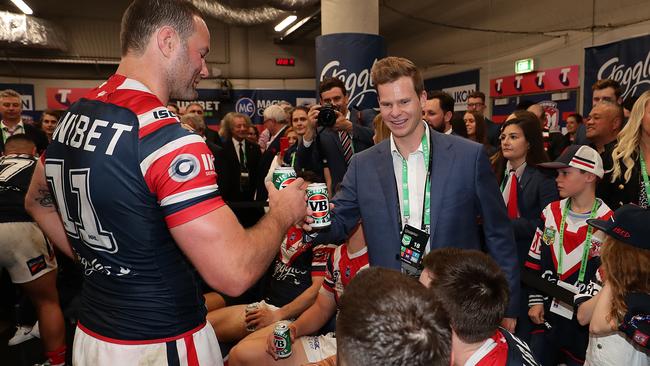 Steve Smith meets with the Roosters players after the NRL grand final.