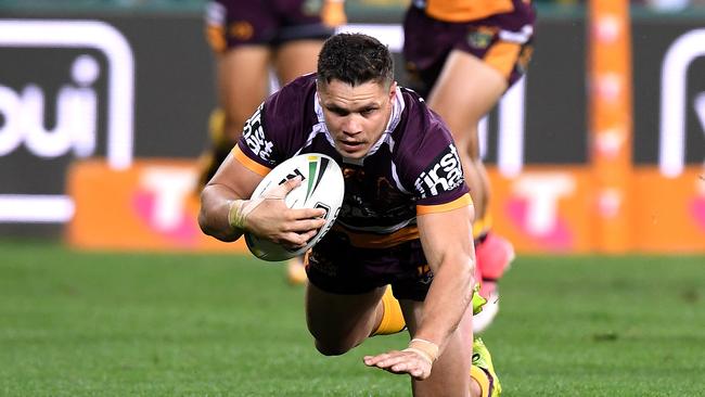 <a capiid="6e3ccfb6f4b9b25be9d15f5539ecc009" class="capi-video">Jimmy the Jet roasts Chooks</a>                     BRISBANE, AUSTRALIA — SEPTEMBER 15: James Roberts of the Broncos scores a try during the NRL Semi Final match between the Brisbane Broncos and the Penrith Panthers at Suncorp Stadium on September 15, 2017 in Brisbane, Australia. (Photo by Bradley Kanaris/Getty Images)