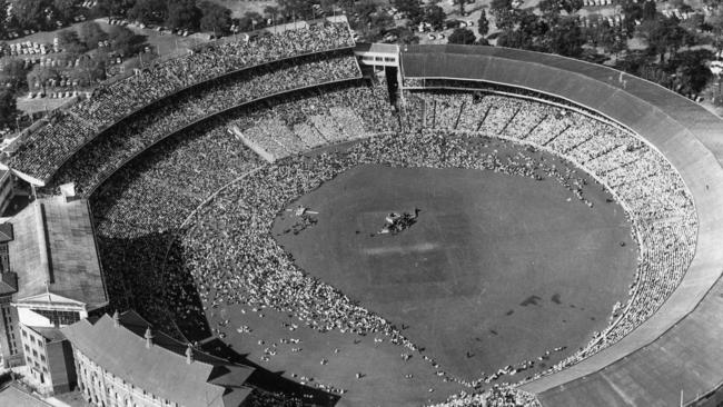 Aerial view of large crowd at the MCG, listening to American evangelical preacher Billy Graham preach during his 1959 visit to Australia on his Southern Cross Crusade.