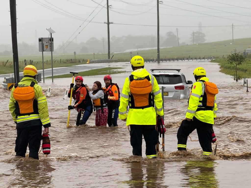 NSW weather: Evacuations, flood warnings as Sydney rain bomb hits ...