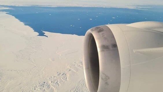 The view of Antarctica from a Qantas 787 flight, taken by cabin crew member Elisa Pritchard.