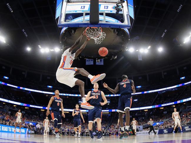 Gorjok Gak throws down a huge dunk for the Florida Gators — against 2022 Bullet Jack Salt. Picture: Getty Images/AFP