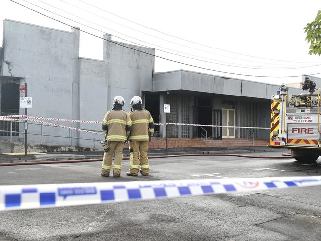 MELBOURNE, AUSTRALIA. NewsWire Photos. 6 DECEMBER, 2024.  Police and fire crews mop up after a fire at a synagogue at East St Kilda.The Adass Israel Synagogue, an ultra orthodox synagogue in Ripponlea, was attacked about 4am on Friday December 6,  Picture: NewsWire/ Andrew Henshaw