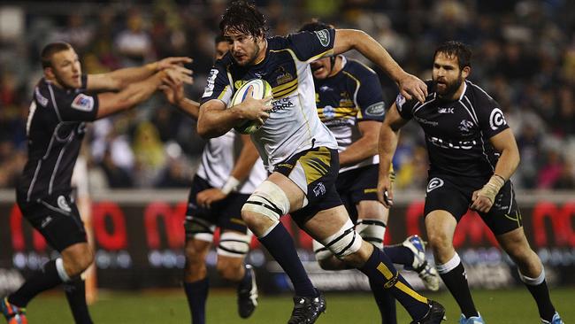 Sam Carter on the charge for the Brumbies.