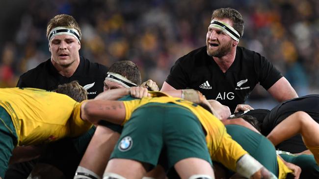 Sam Cane (L) will take over from Kieran Read (r) as All Blacks skipper.