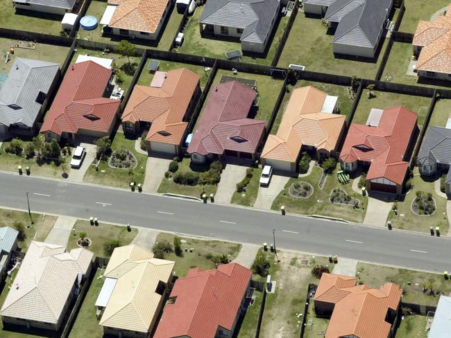 ## HAVE YOU /CHECKED COPYRIGHT /CLEARANCE ?? D/i. 04 Nov 2003. Gold Coast Urban Sprawl   PicAdam/Ward. aerials rows of house roofs at Gaven residential  estate - street houses suburban