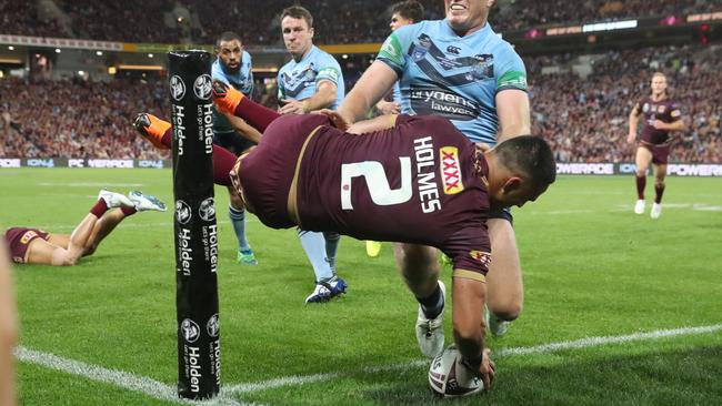 Valentine Holmes scores. Queensland vs New South Wales for game 3 of the State of Origin series at Suncorp Stadium in Brisbane. Pic Peter Wallis