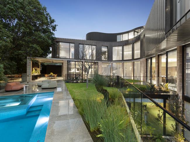 4-5 Myvore Court, Toorak - for Herald Sun realestate