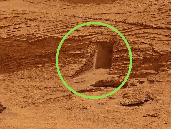 ‘Alien door’ spotted on Mars by NASA