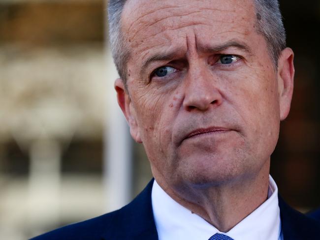 Opposition leader Bill Shorten meets students at North Metro Tafe in East Perth alongside Labor's candidate for Perth, Patrick Gorman on Thursday, May 16, 2018. Should they win government in the next election, Labor plans to scrap upfront fees for 100,000 TAFE students. (AAP Image/Richard Wainwright) NO ARCHIVING