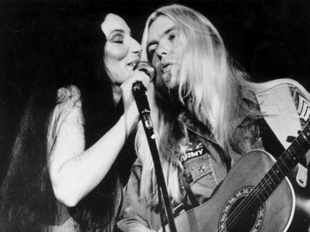 file pic CHER &amp; her husband GREGG ALLMAN 1977 - music singers headshot (Mr &amp; Mrs Allman)