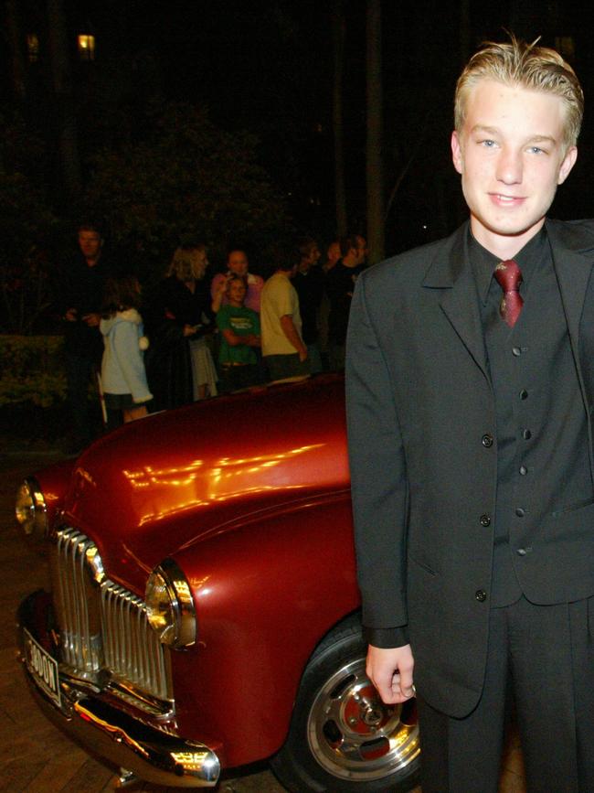 JULY 31, 2004: Emmanuel College Formal at the Gold Coast International. Joel Davis and Mitchell Coote (l to r). PicAlex/Carter - education socials