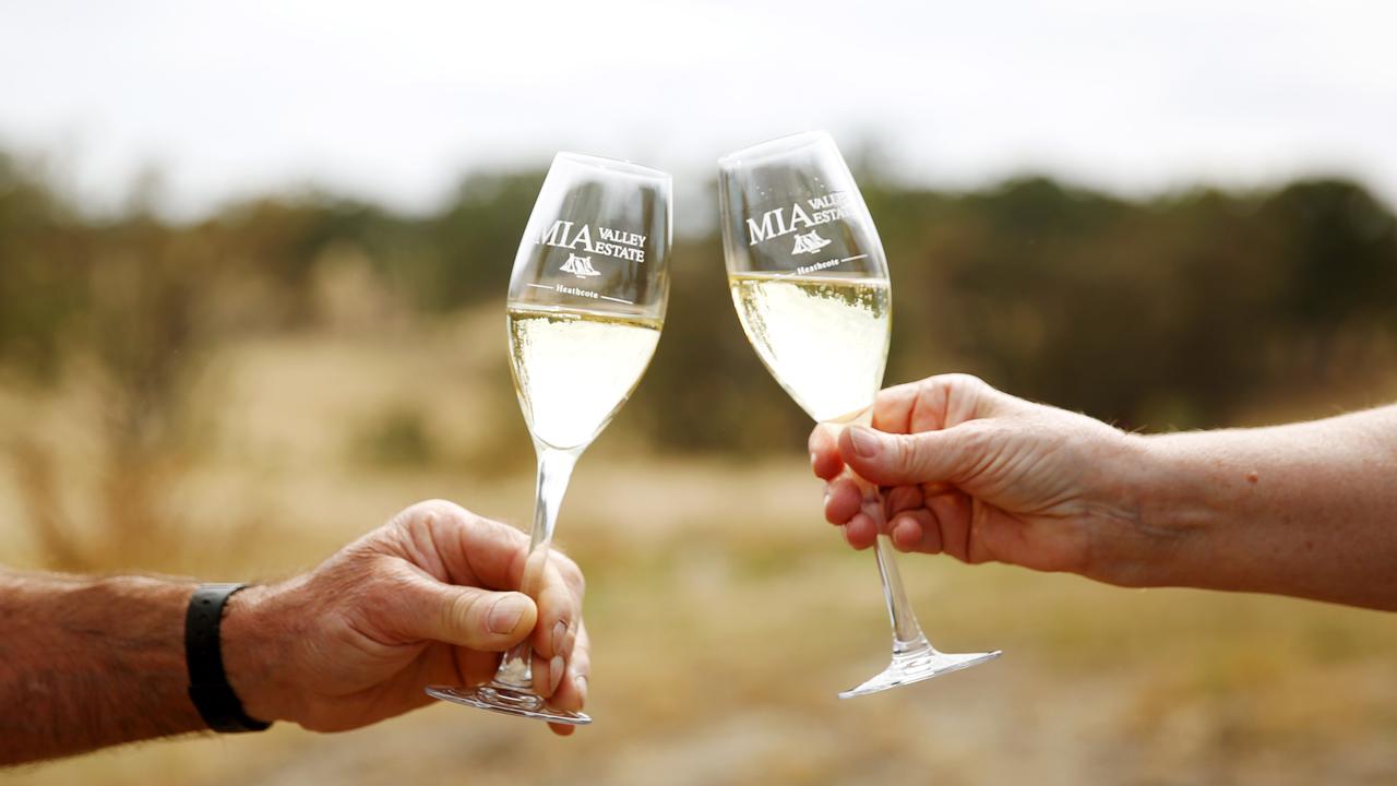 The Best Sparkling Wine Brands to Buy, From Prosecco to Lambrusco to  Pet-Nat - Eater