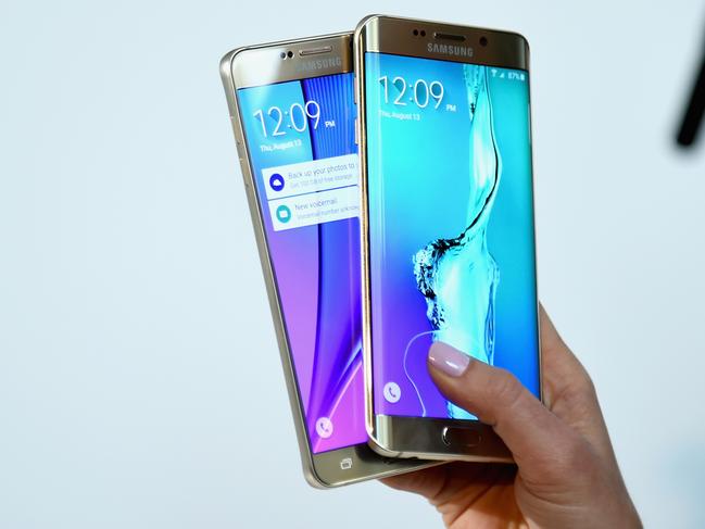 NEW YORK, NY - AUGUST 13: Guests demo the new Galaxy S6 edge+ and Galaxy Note5 at Samsung Unpacked 2015 on August 13, 2015 in New York City. (Photo by Ilya S. Savenok/Getty Images for Samsung)
