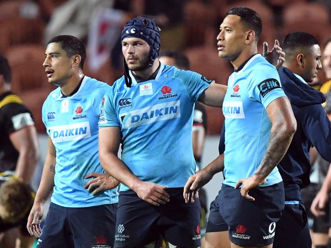 Michael Wells of the Waratahs (left) and Israel Folau after their loss to the Waratahs in the Super Rugby match between the Waratahs and the Chiefs at Waikato Stadium in Hamilton, New Zealand, May 26, 2018.  (AAP Image/SNPA, Ross Setford) NO ARCHIVING, EDITORIAL USE ONLY