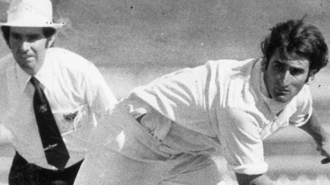 Len Pascoe in action for NSW in a Sheffief Shield game.