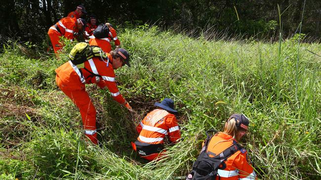 Police and SES search for the weapon used to kill Greg Dufty at Kopps Rd, Oxenford. Picture: David Clark