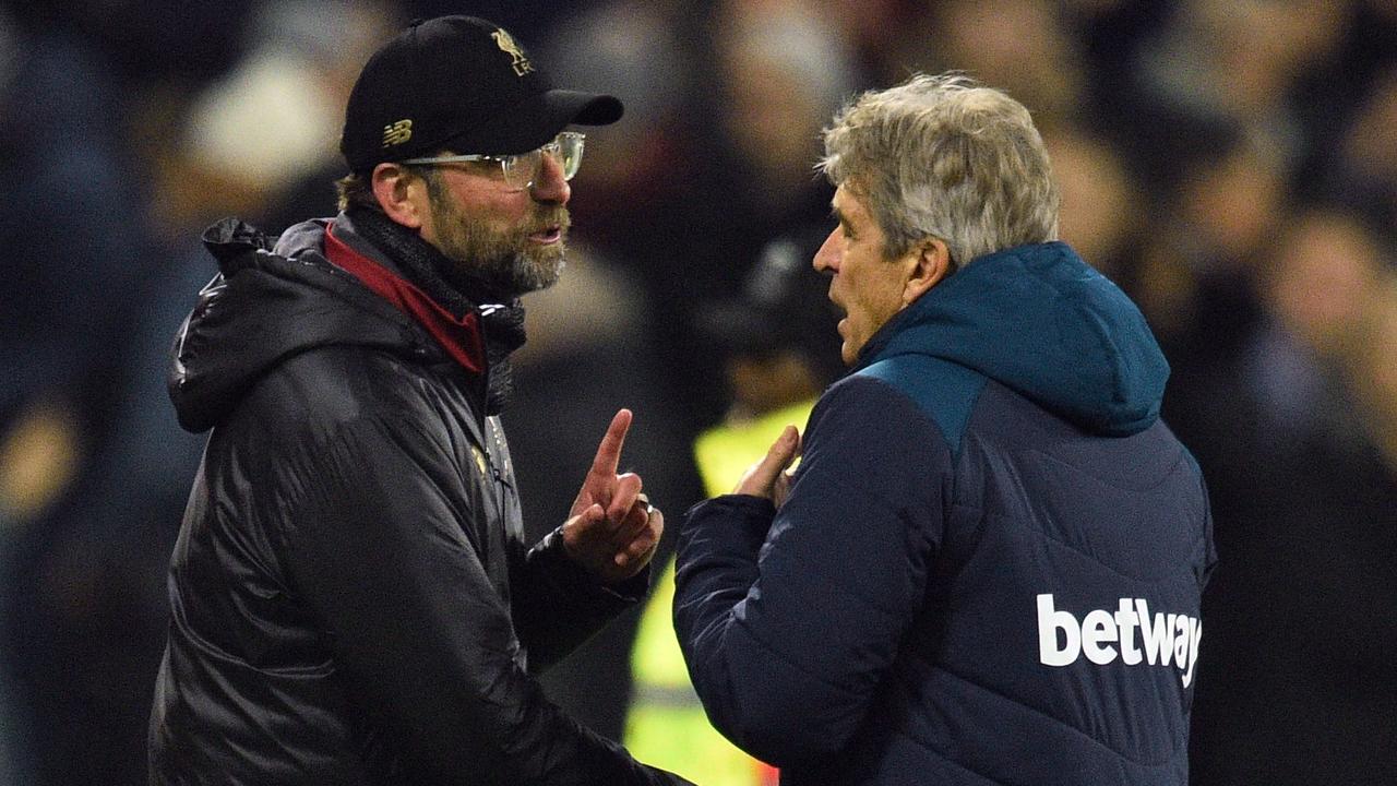 Liverpool's German manager Jurgen Klopp (L) speaks to West Ham United's Chilean manager Manuel Pellegrini. (Photo by Glyn KIRK / AFP)  /