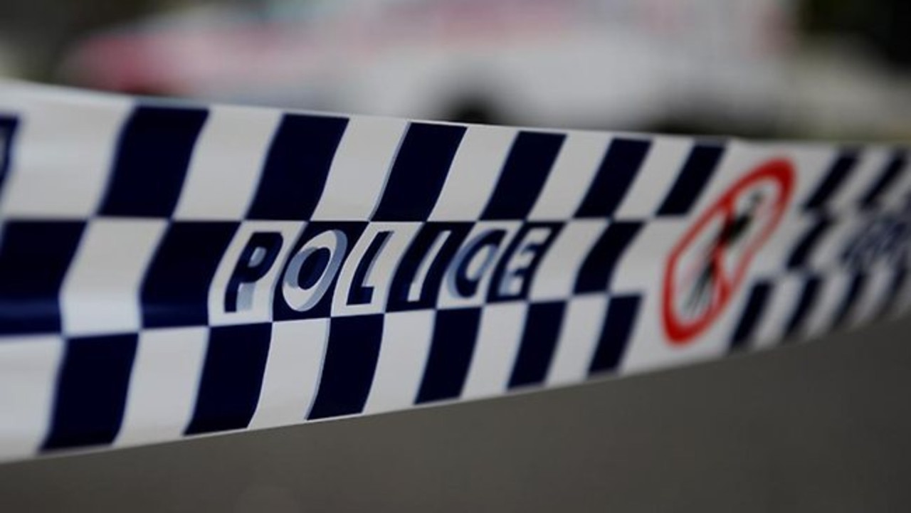 Off-duty cop finds body beside Qld road