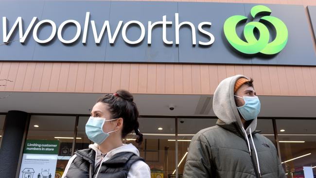 Shoppers don masks at a Woolworths store in Prahran. Picture: NCA NewsWire/Andrew Henshaw