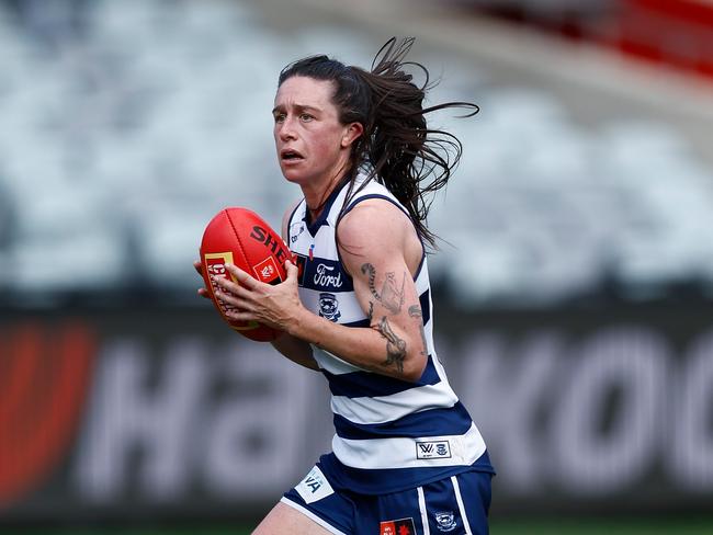 GEELONG, AUSTRALIA - OCTOBER 20: Julia Crockett-Grills of the Cats in action during the 2024 AFLW Round 08 match between the Geelong Cats and the Brisbane Lions at GMHBA Stadium on October 20, 2024 in Geelong, Australia. (Photo by Michael Willson/AFL Photos via Getty Images)